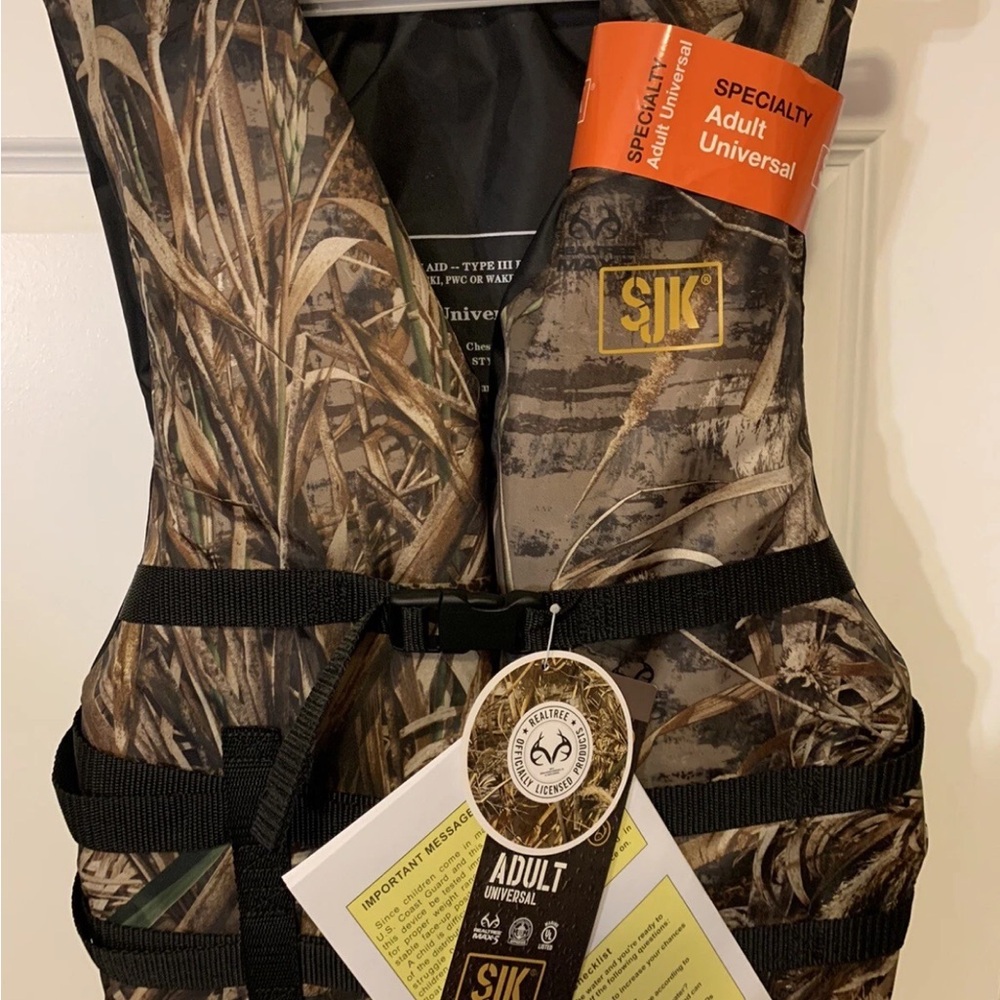 Realtree Camouflage Vest‎